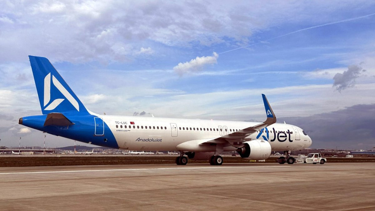 AJet Uçağı kuyruk çarpması şüphesi ile kalktığı piste geri döndü
