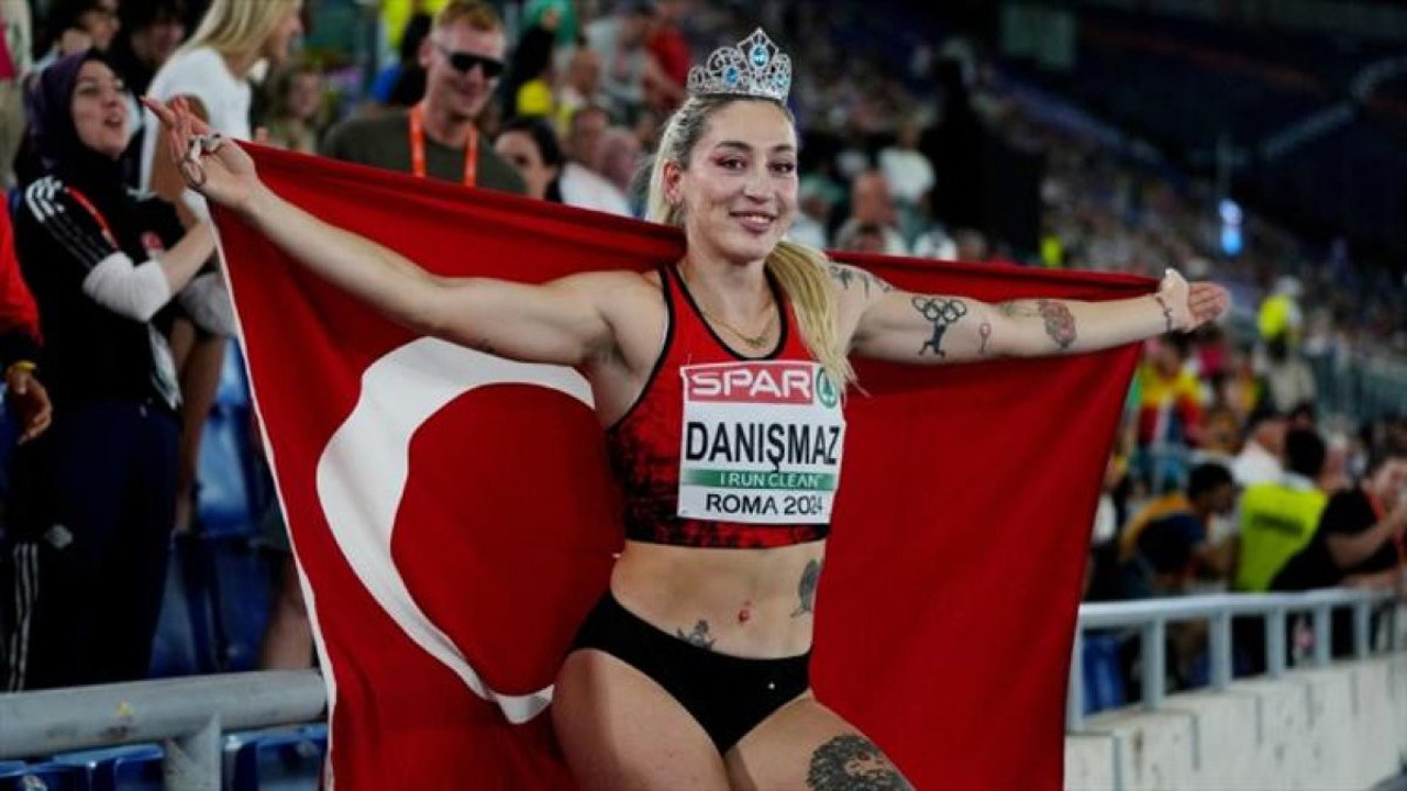 Tuğba Danışmaz rekor kırarak olimpiyat kotasını aldı. Tarihe geçti