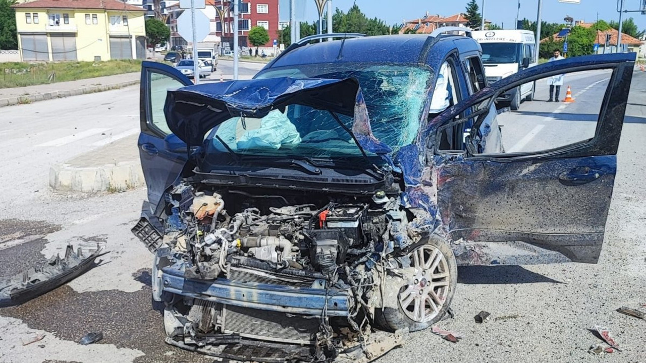 TIr ezdi geçti. 5 yaralı