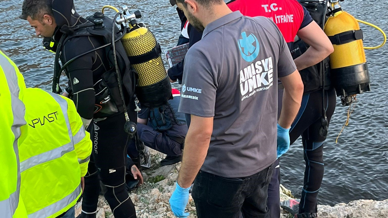 Serinlemek için göle giren genç hayatını kaybetti