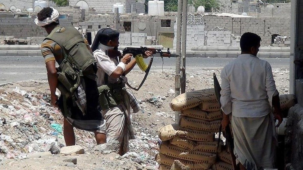 Husiler 5 gemiyi hedef aldı