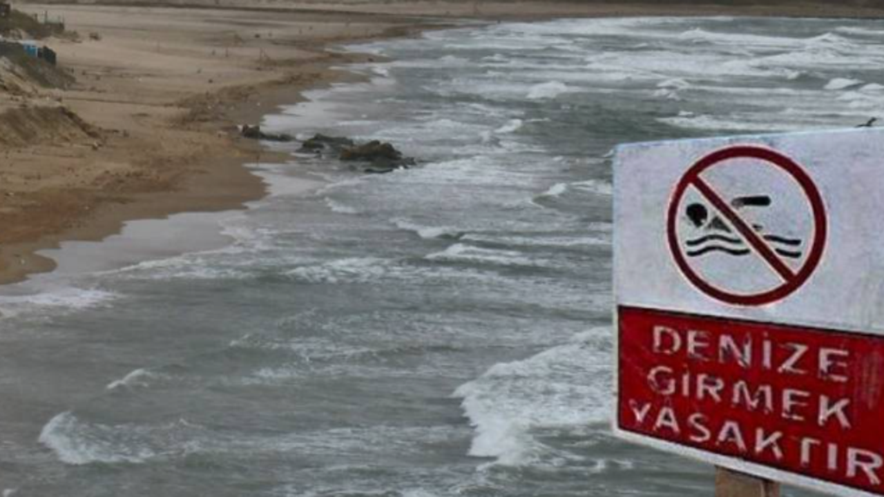 Fırtına gerekçe gösterildi denize girmek yasaklandı