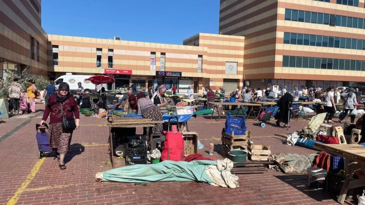 Devrilen şemsiye kadını yaraladı