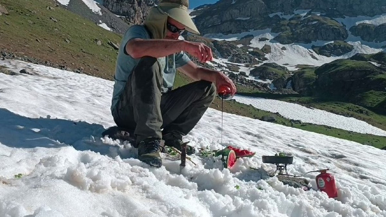 Haziranda kar ve pekmez keyfi