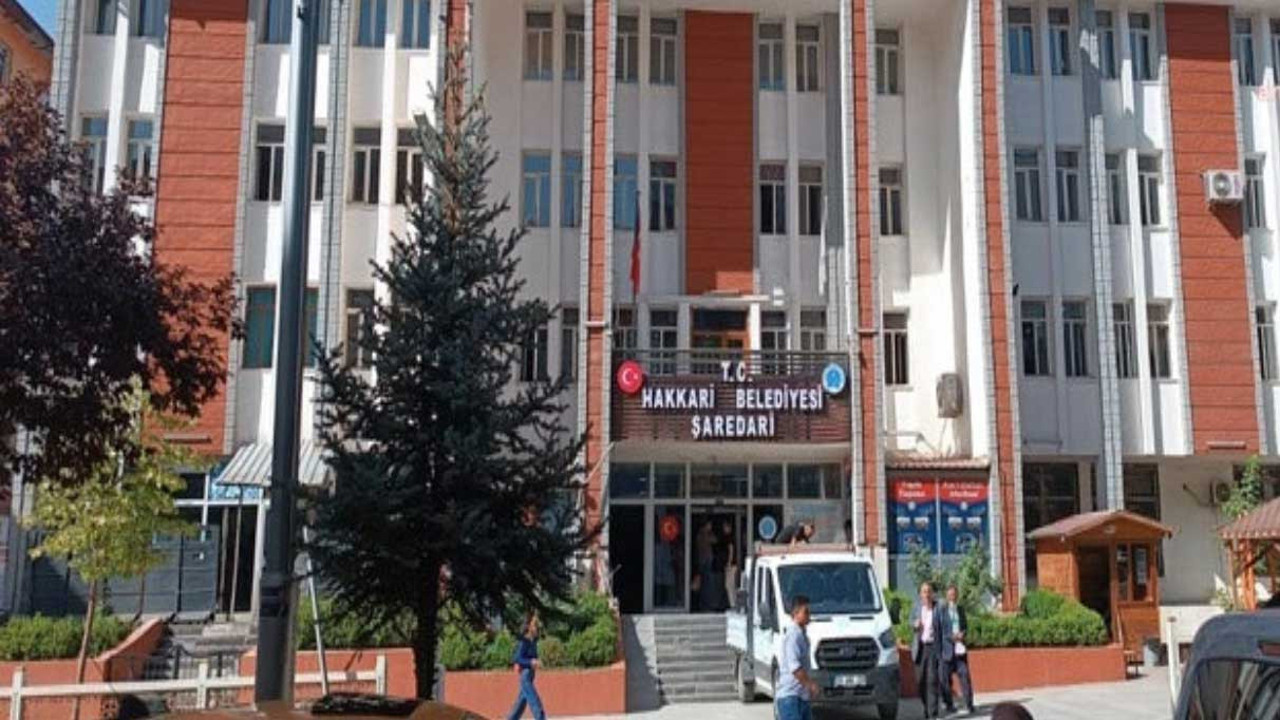 DEM Partili meclis üyelerinin Hakkari Belediyesi'ne girişi engellendi