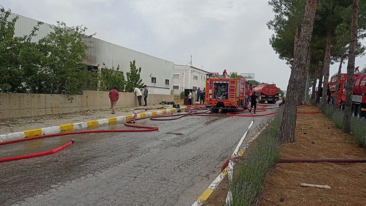 Fabrikadaki yangın söndürüldü