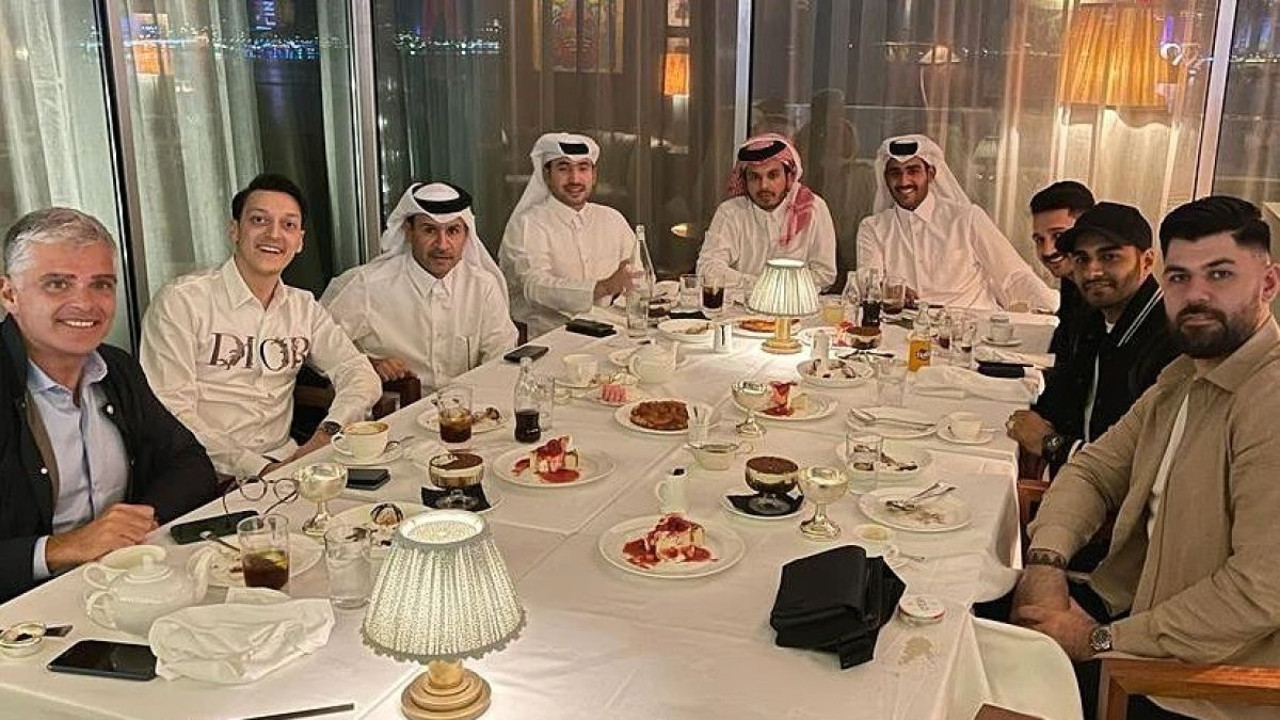 Mesut Özil Almanya'yı karıştırdı