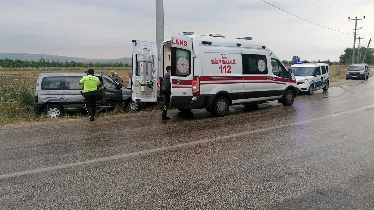 Elektrik direğine çarparak durabildi