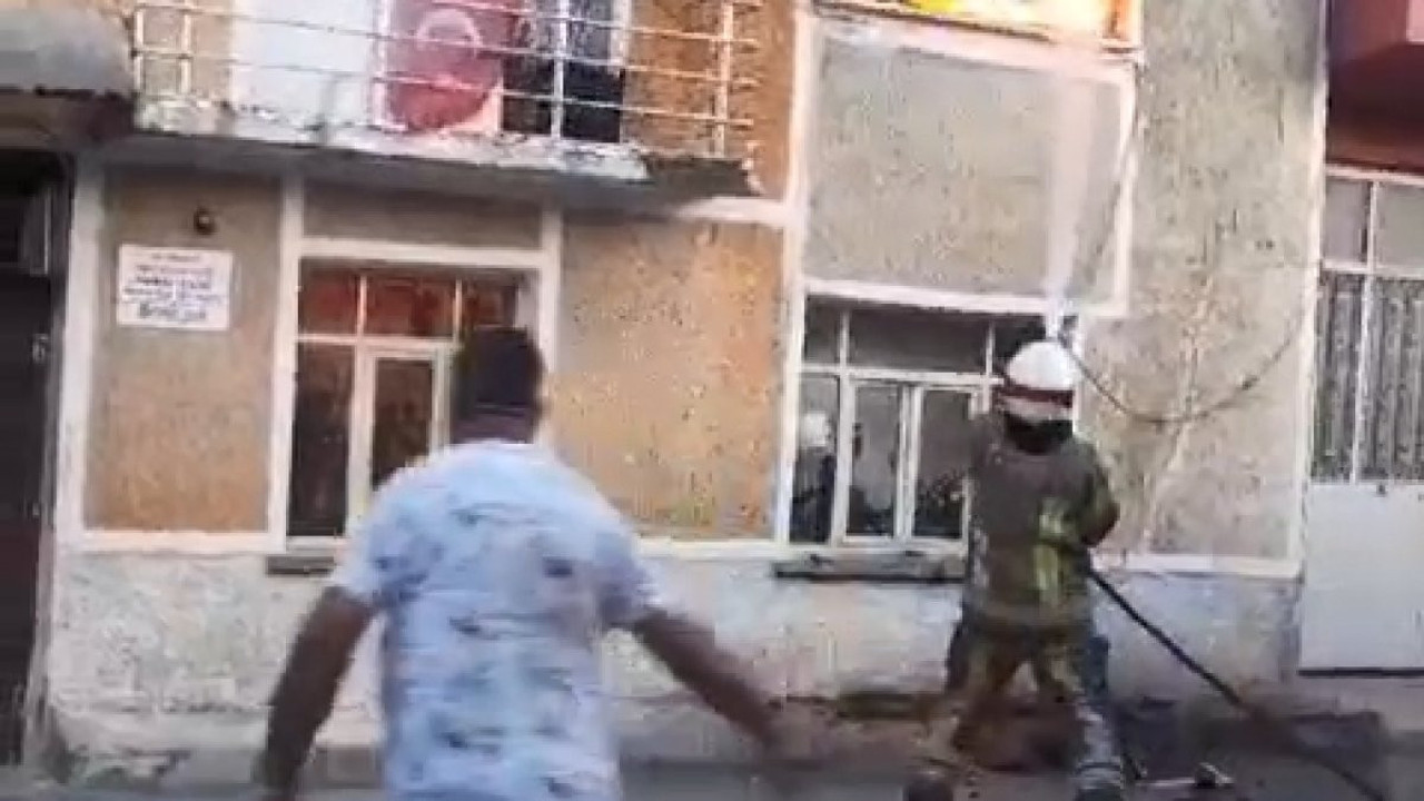 Bursa'da 2 katlı ev alev alev yandı (13 Temmuz 2024)