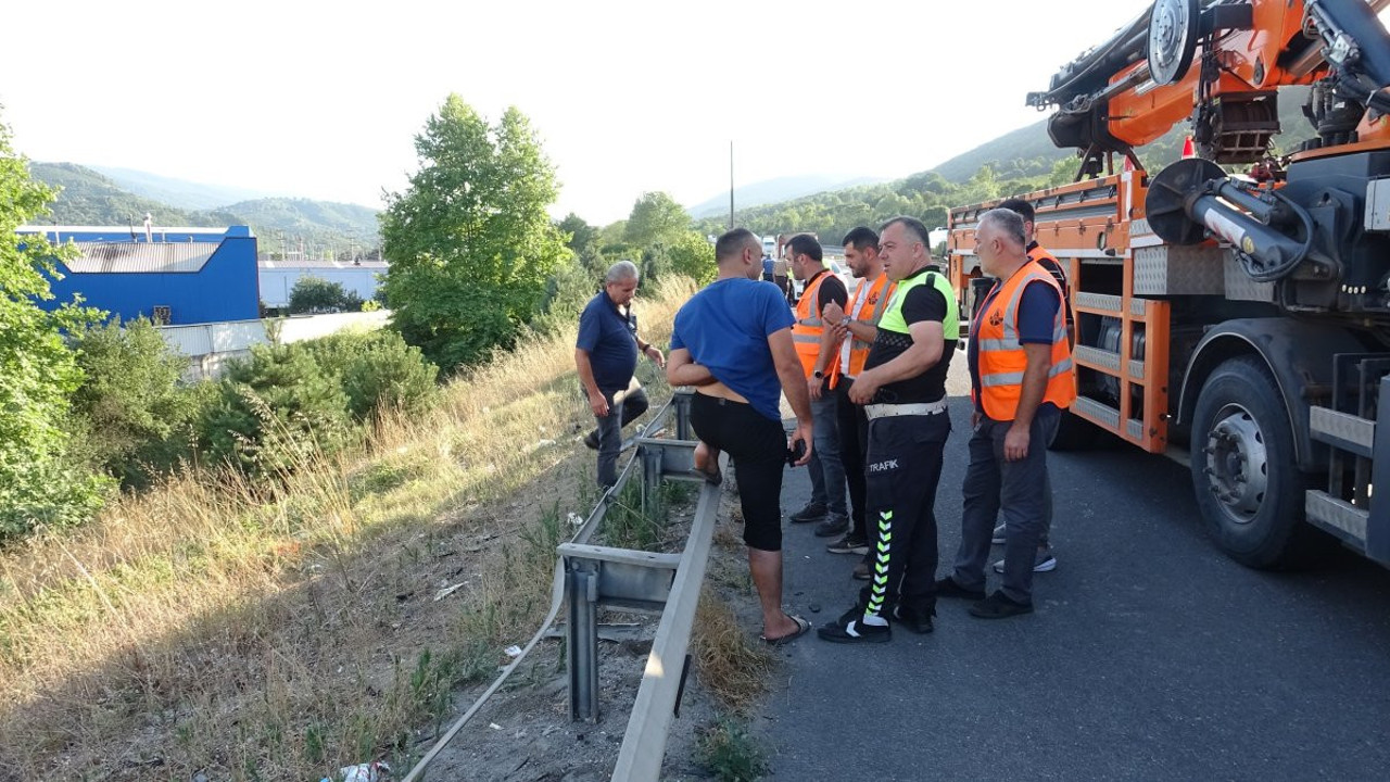 Düzce'de şarampole yuvarlandı. 1 ölü 2 yaralı