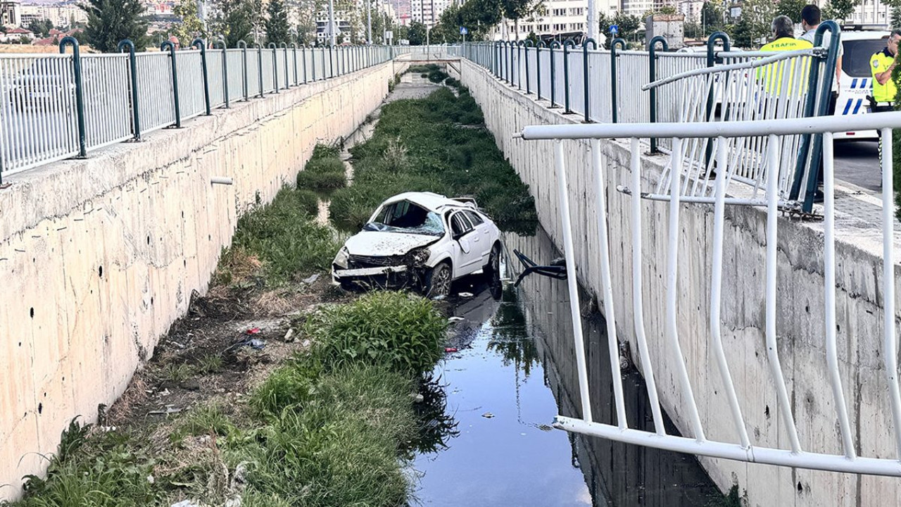 Otomobil su kanalına uçtu