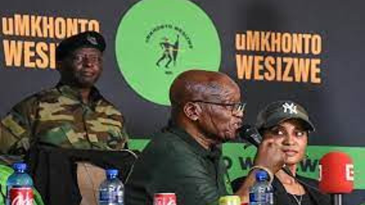 Güney Afrika'da 20 vekil partisinden ihraç edildi