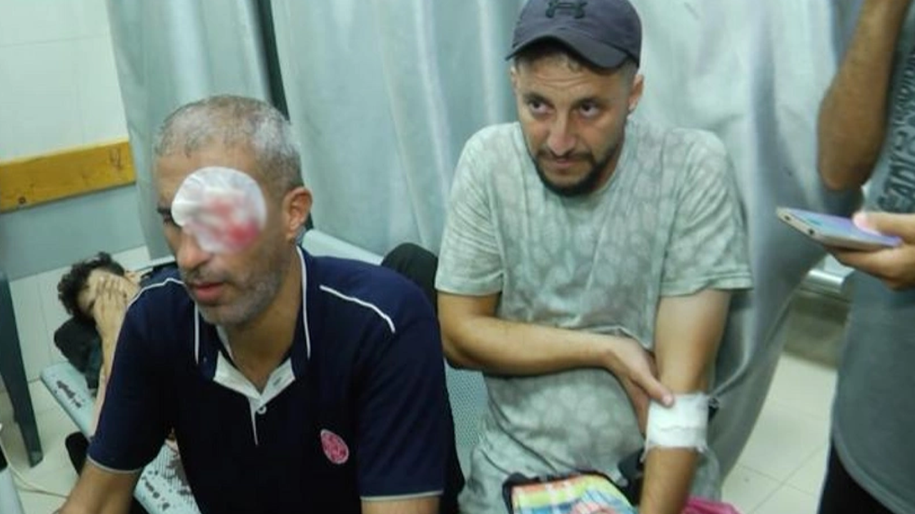 İsrail Gazze'de gazetecilere saldırdı! TRT kameramanı ve asistanı yaralandı