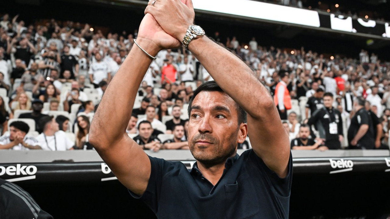 Van Bronckhorst Beşiktaş'ta ilki başardı