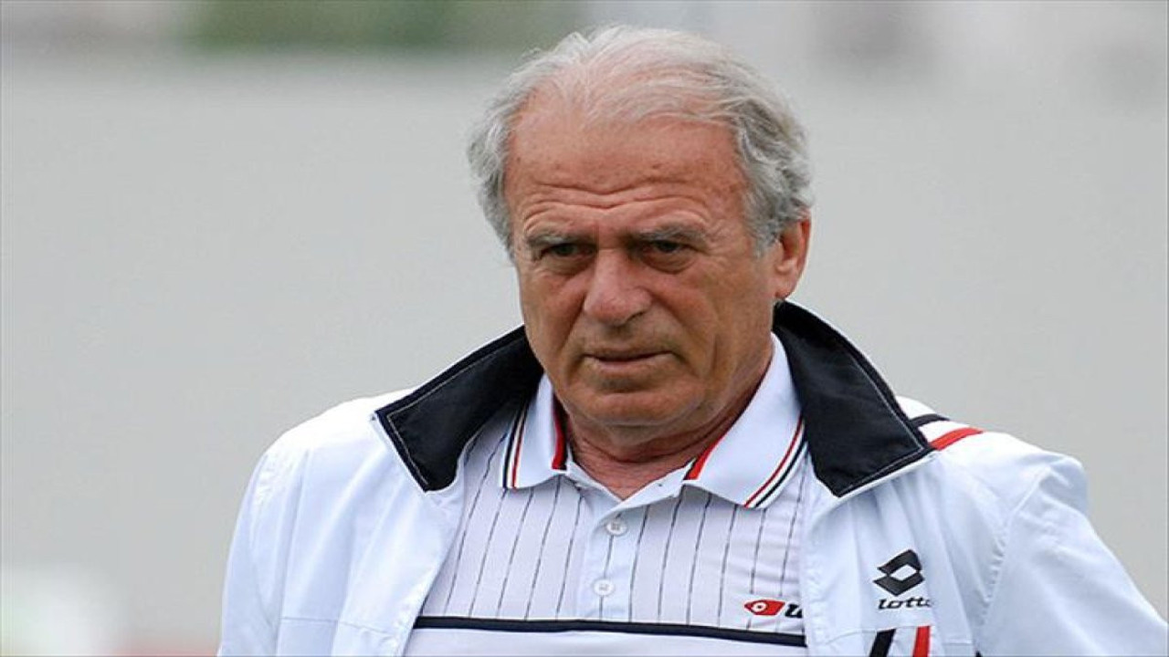 Mustafa Denizli sürpriz yaptı. Camiaya 'ben buradayım' mesajı verdi