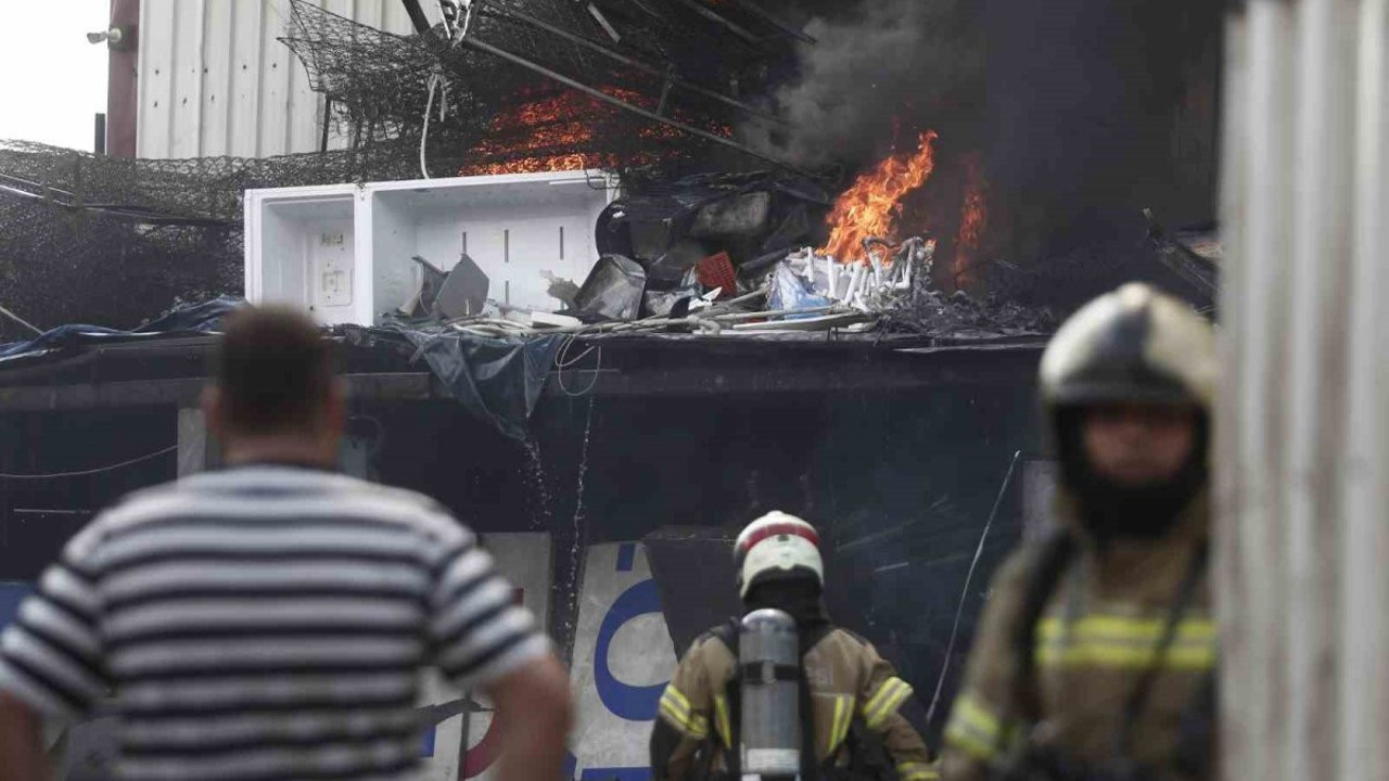 Geri dönüşüm tesisinde yangın (08 Eylül 2024)