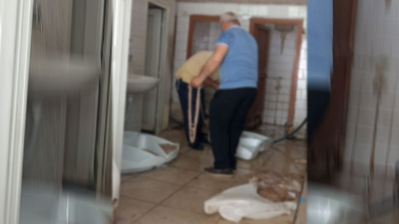 Umumi tuvalette bağırsak temizlediler. İnsan sağlığı bu kadar ucuz mu?