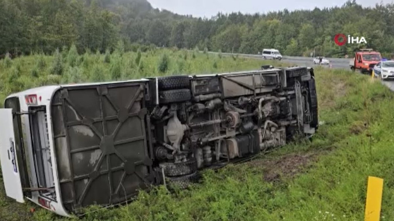 Zonguldak'ta yolcu midibüsü devrildi: 9 yaralı
