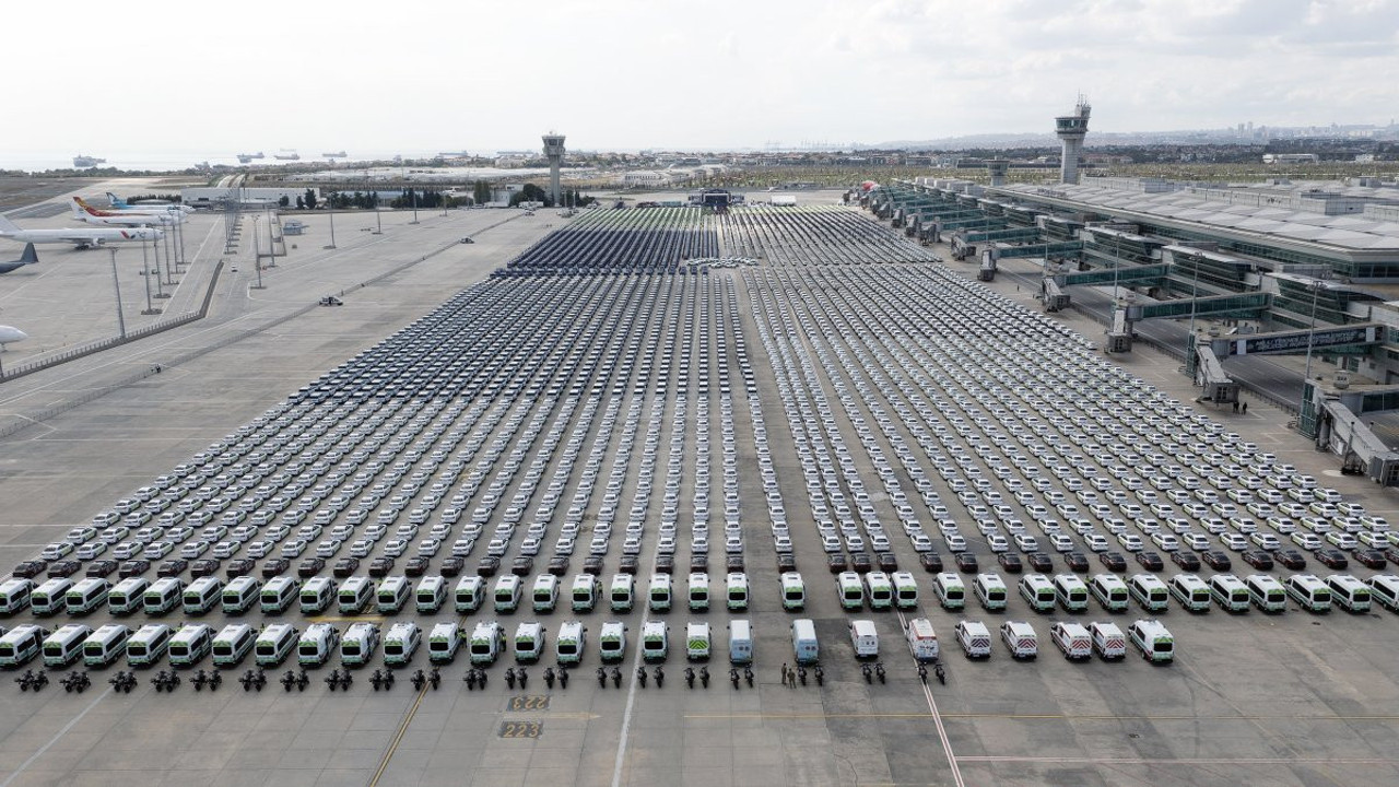 Muhalefetten 7 bin 400 araçlık şova tepki. Tasarruf tedbirleri sadece millete mi?