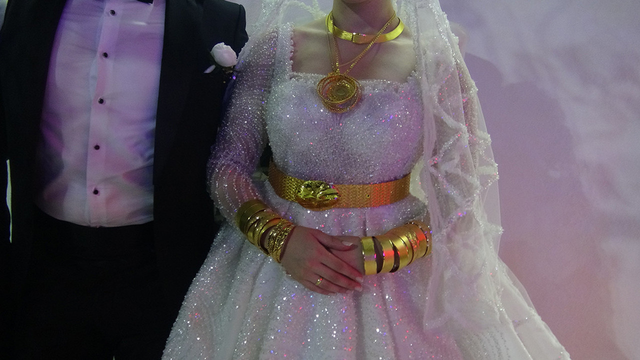 Geline 3 kilo altın, damada 4 milyon TL para takıldı