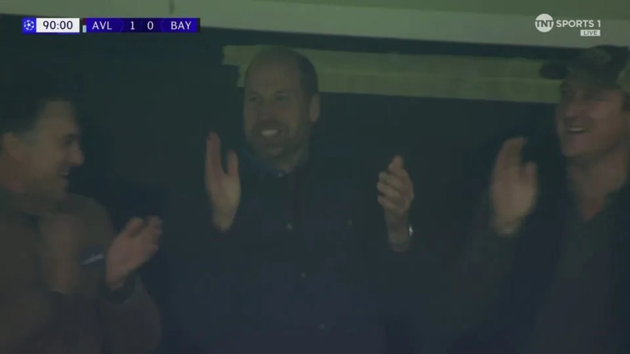 Aston Villa sahada Prens tribünde coştu