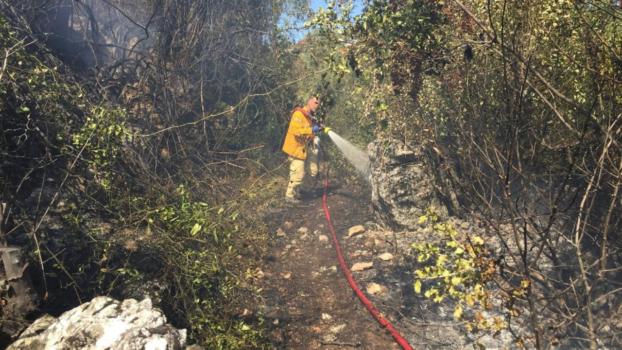 Evinin önünde yaktığı ateş yangına neden oldu (08 Ekim 2024)