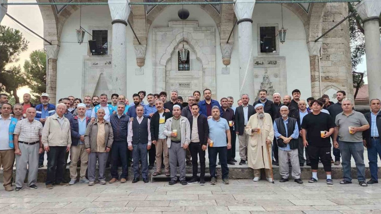 Efeler’de vatandaşlar sabah namazında bir araya geldi