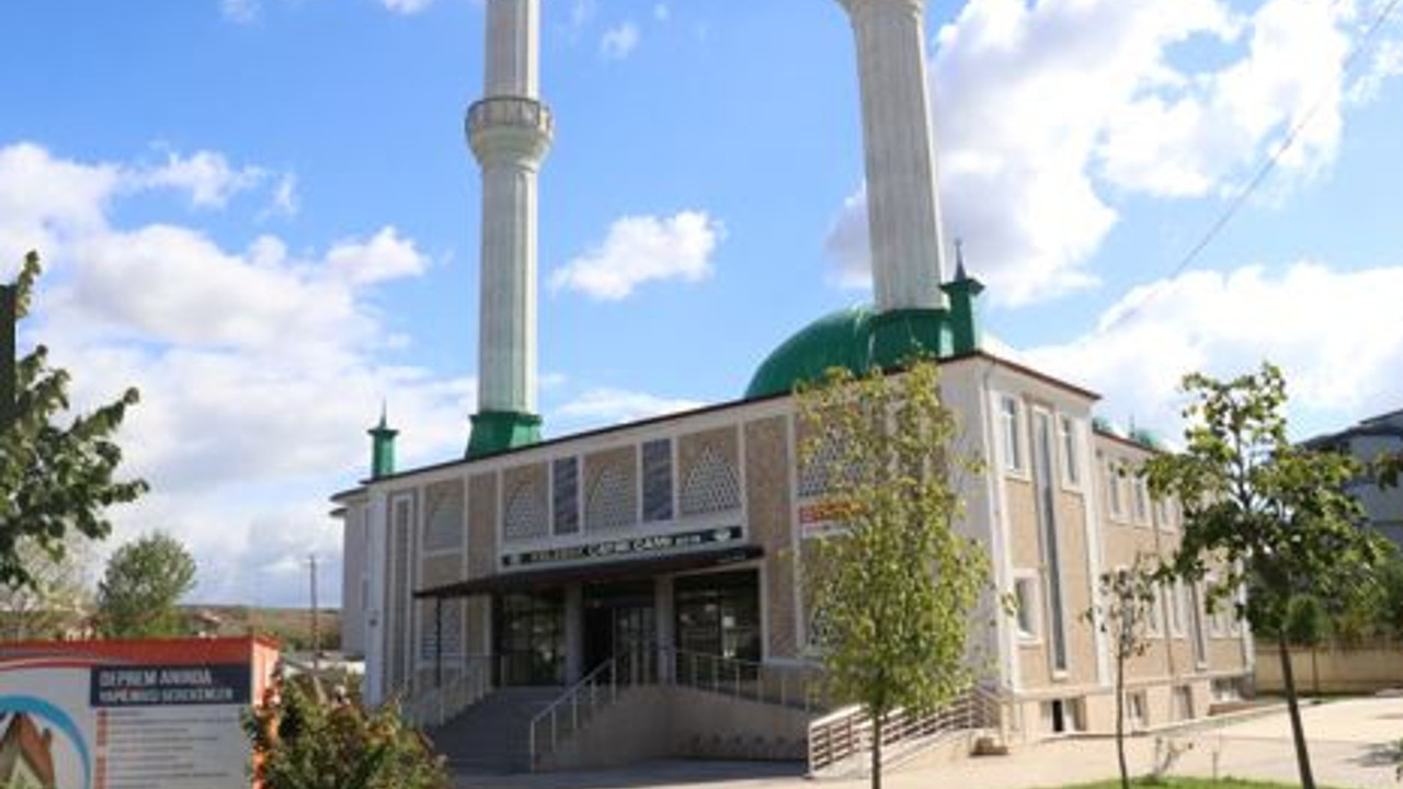 Camiden çaldıkları şey şoka uğrattı!