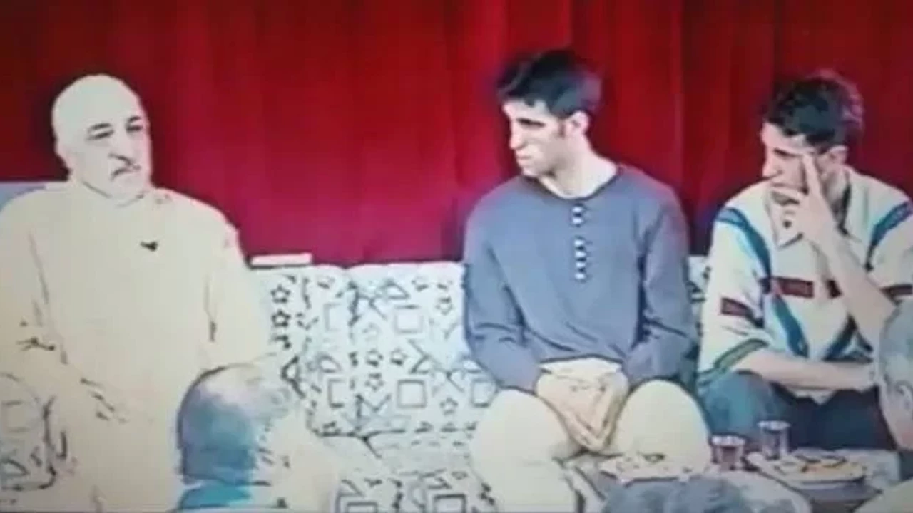 Firari Hakan Şükür’den ilginç FETÖ paylaşımı