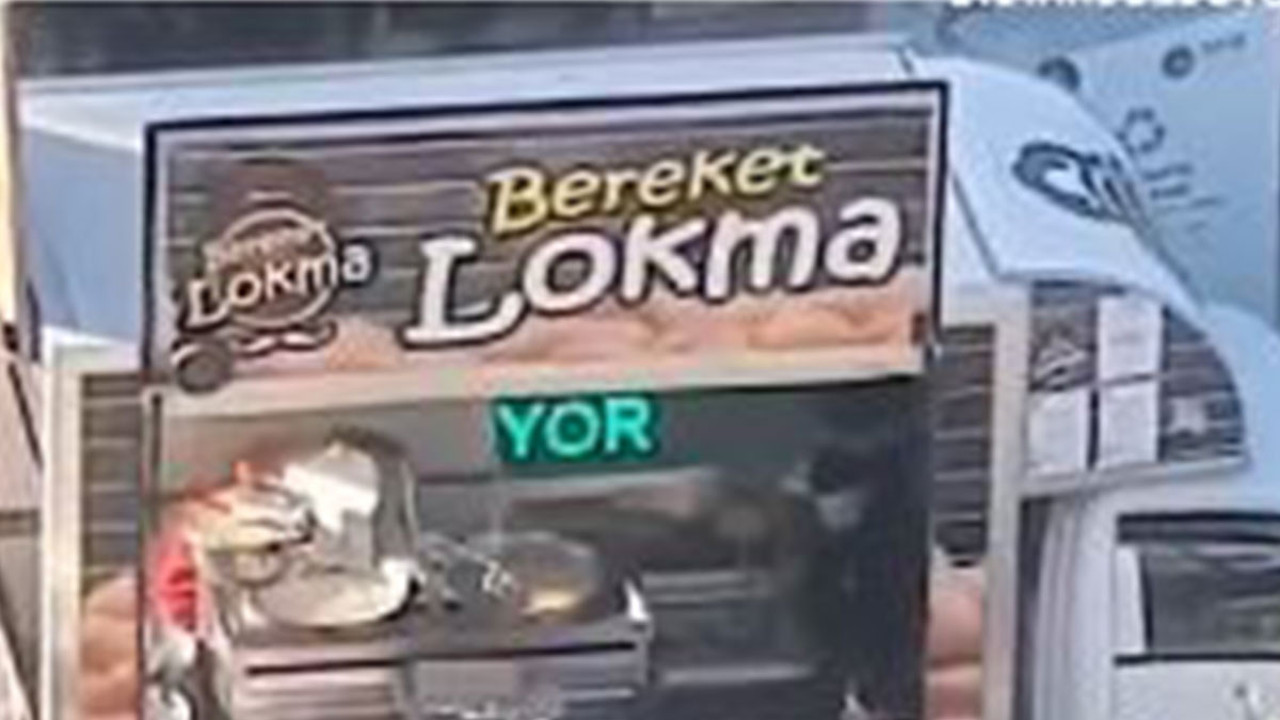 Fethullah Gülen'in ölüm haberini duyunca onuncu yıl marşı eşliğinde lokma dağıttı