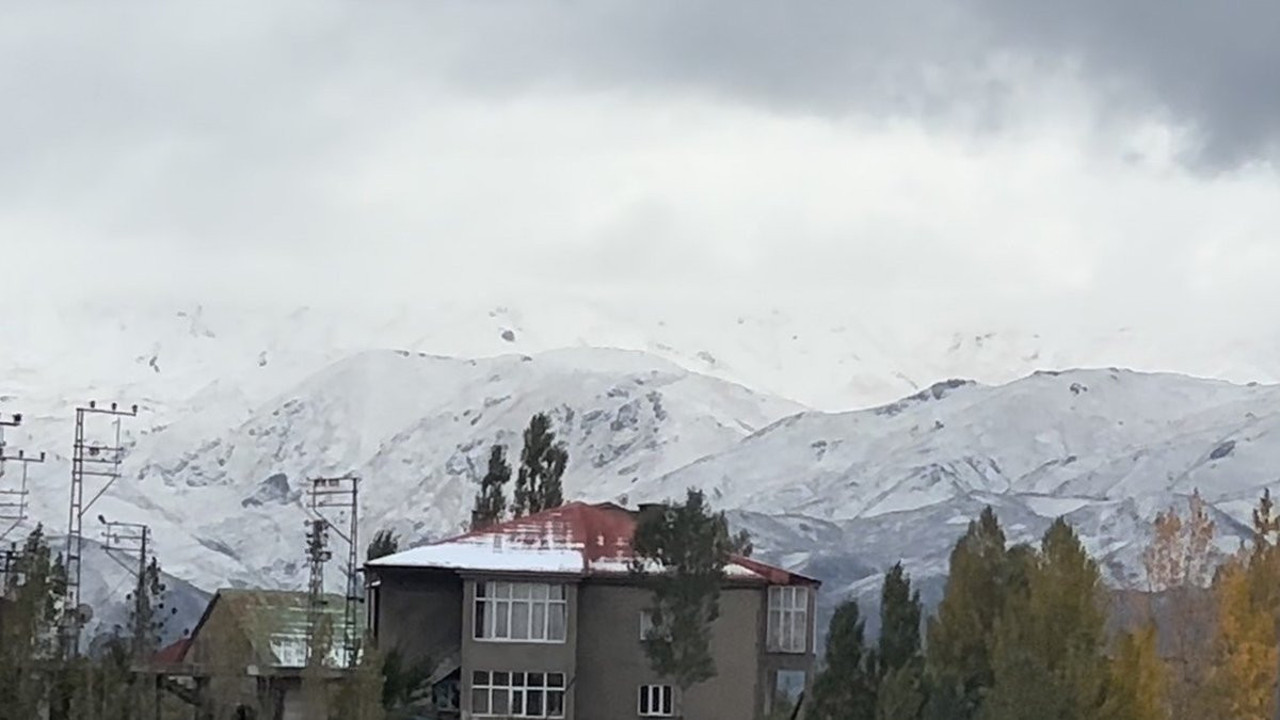 Yüksekova beyaza büründü (23 Ekim 2024)