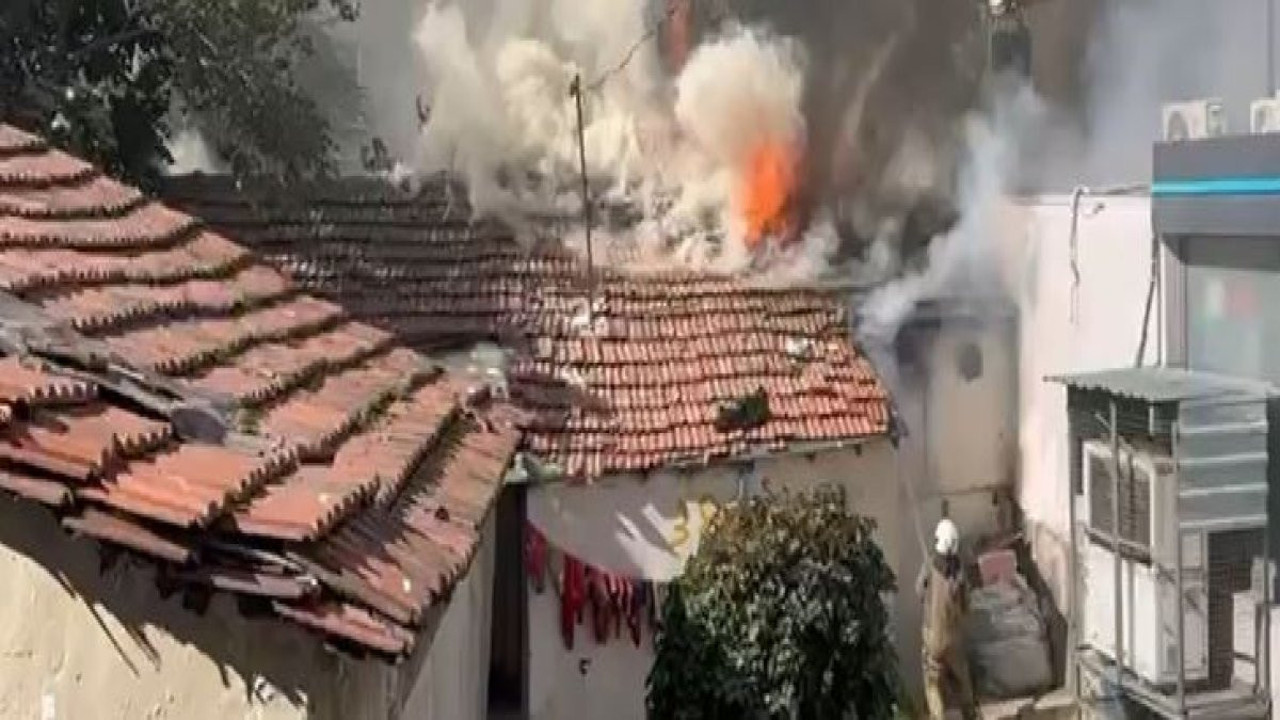 Çakmakla oynayan küçük çocuk evi yaktı