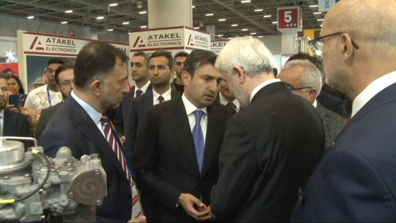 Selçuk Bayraktar'dan TUSAŞ standına ziyaret