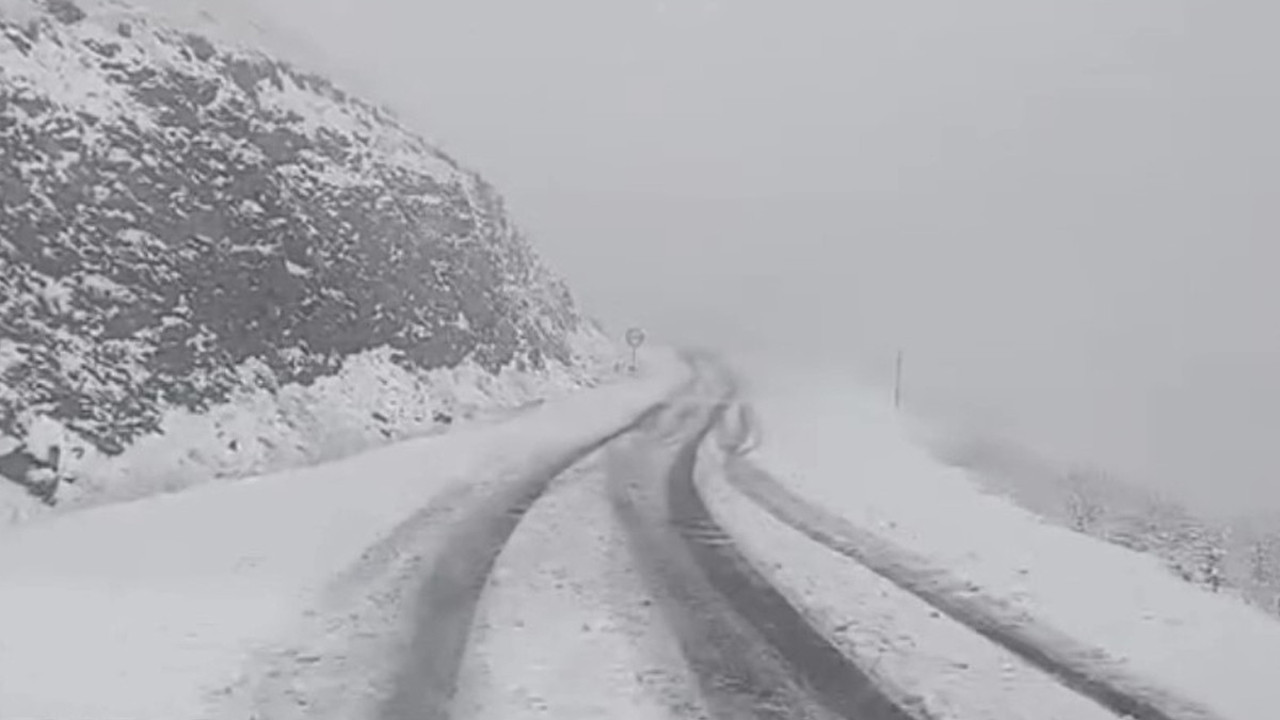 Van'da mevsimin ilk karı yağdı