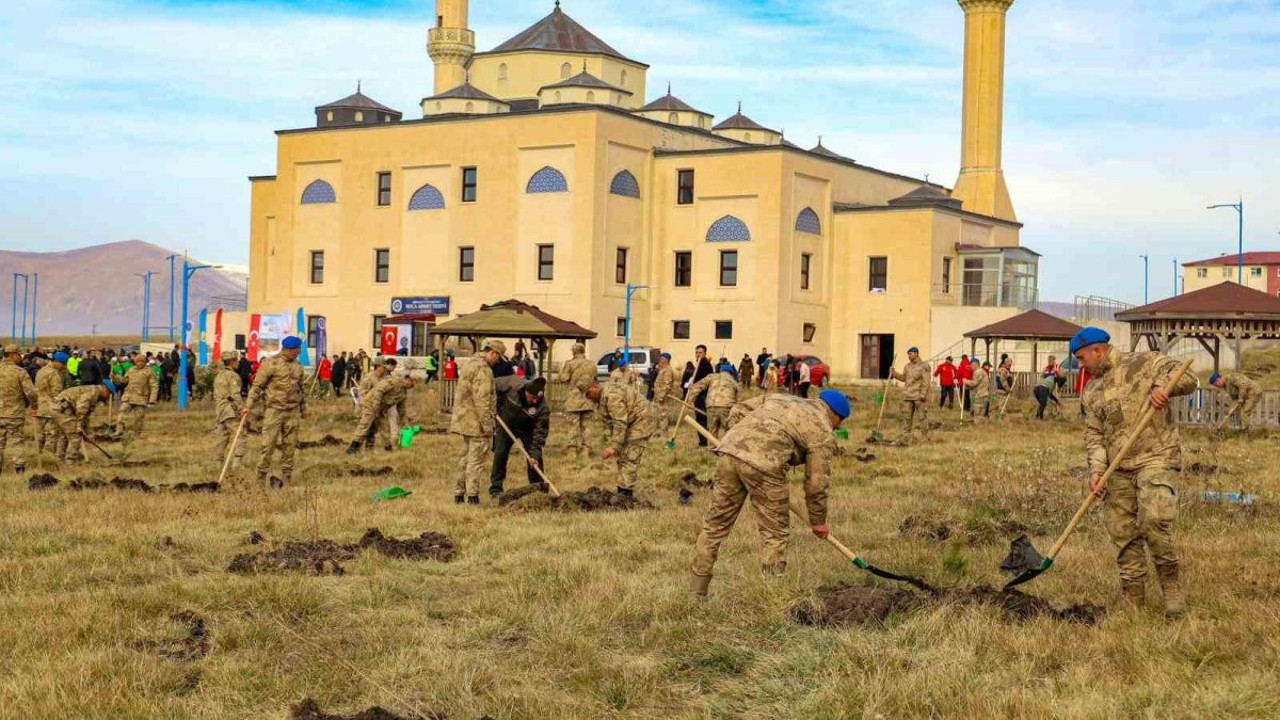 Ardahan’da 500 fidan toprakla buluştu