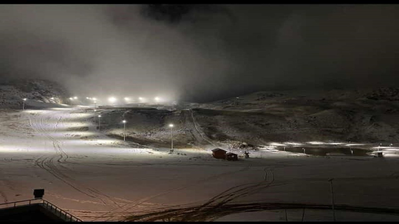 Hakkari Kayak Merkezi'ne ilk kar düştü