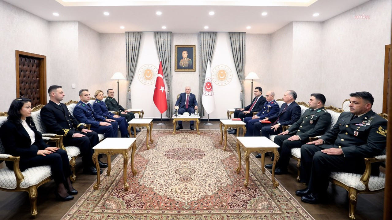 Bakan Güler, Bakanlık'ta görev yapan öğretmenlerle bir araya geldi