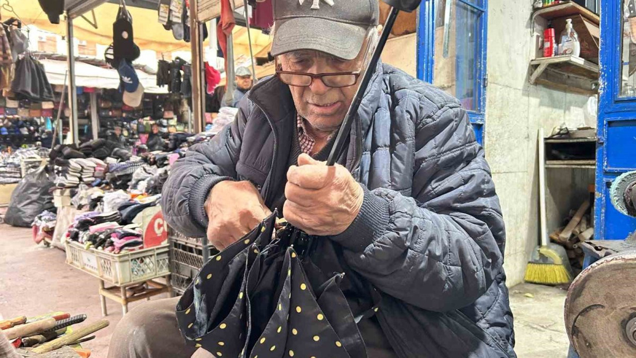 Şemsiyeler fırtınaya dayanamadı tamircilerde yoğunluk arttı