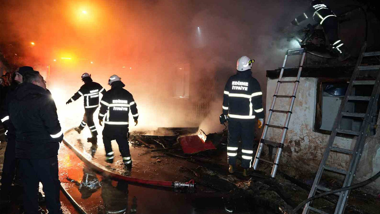 Yangın yaşlı kadını uykuda yakaladı