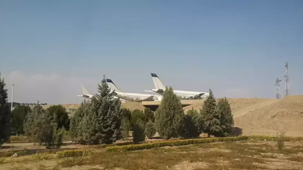 İran'da eğitim uçağı düştü: Ölüler var