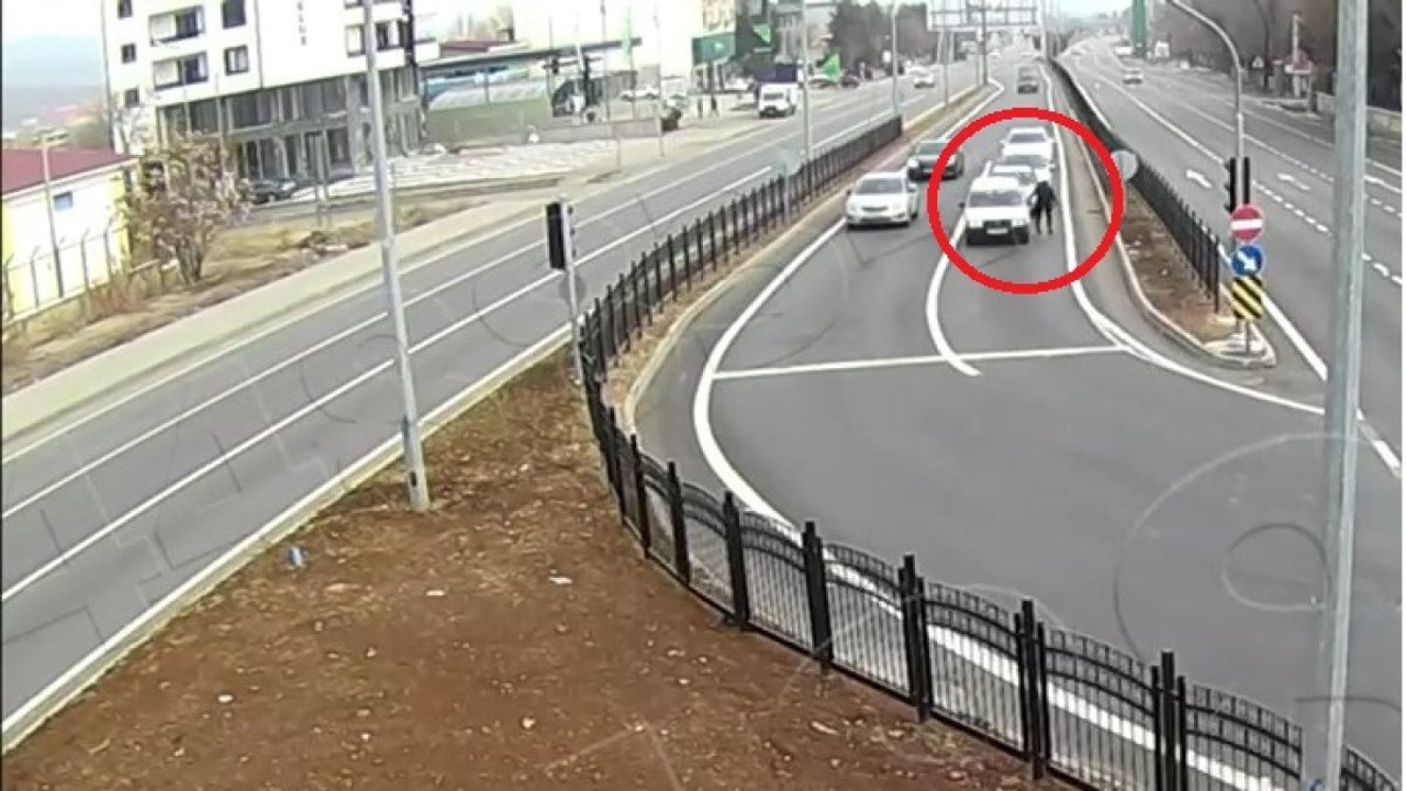 Aküsü biten sürücünün imdadına polis yetişti