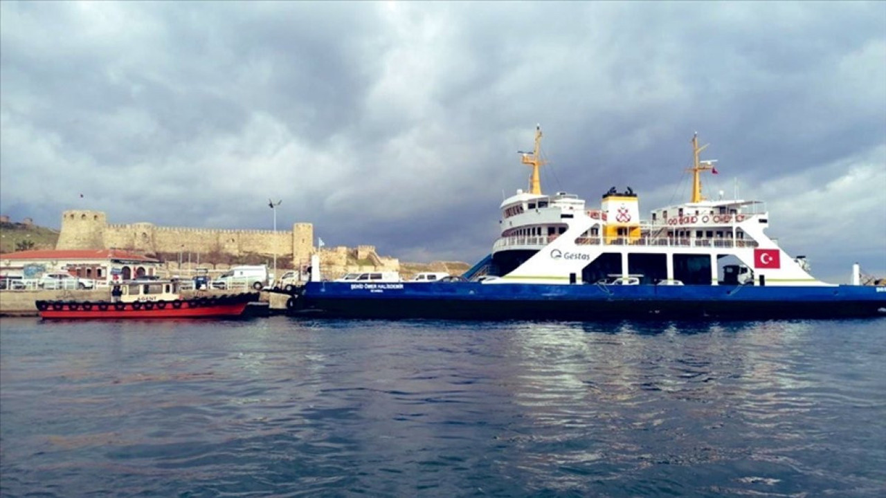 Bozcaada ve Gökçeada’ya feribot seferlerine ’fırtına’ engeli (8 Aralık 2024)