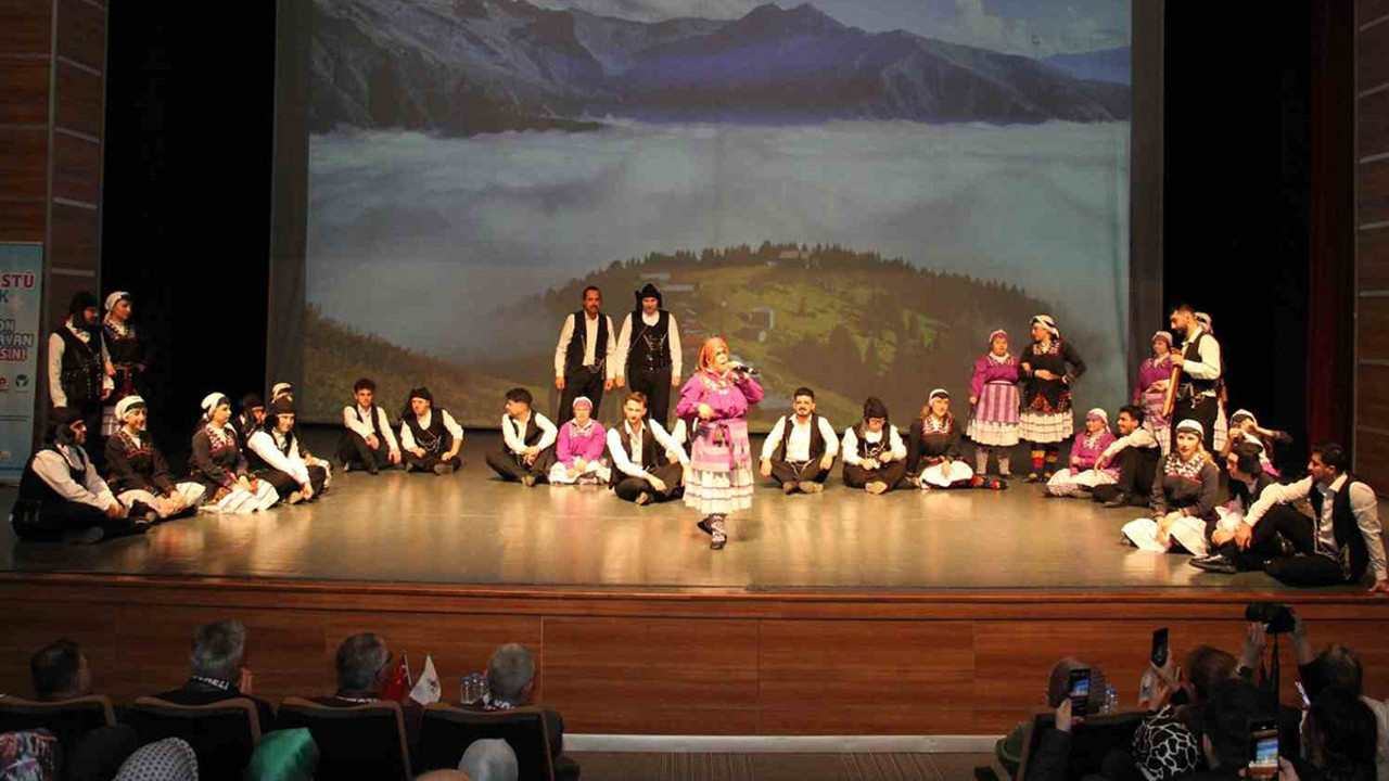 Gebze’de özel bireyler hazırladığı koreografilerle sahne aldı