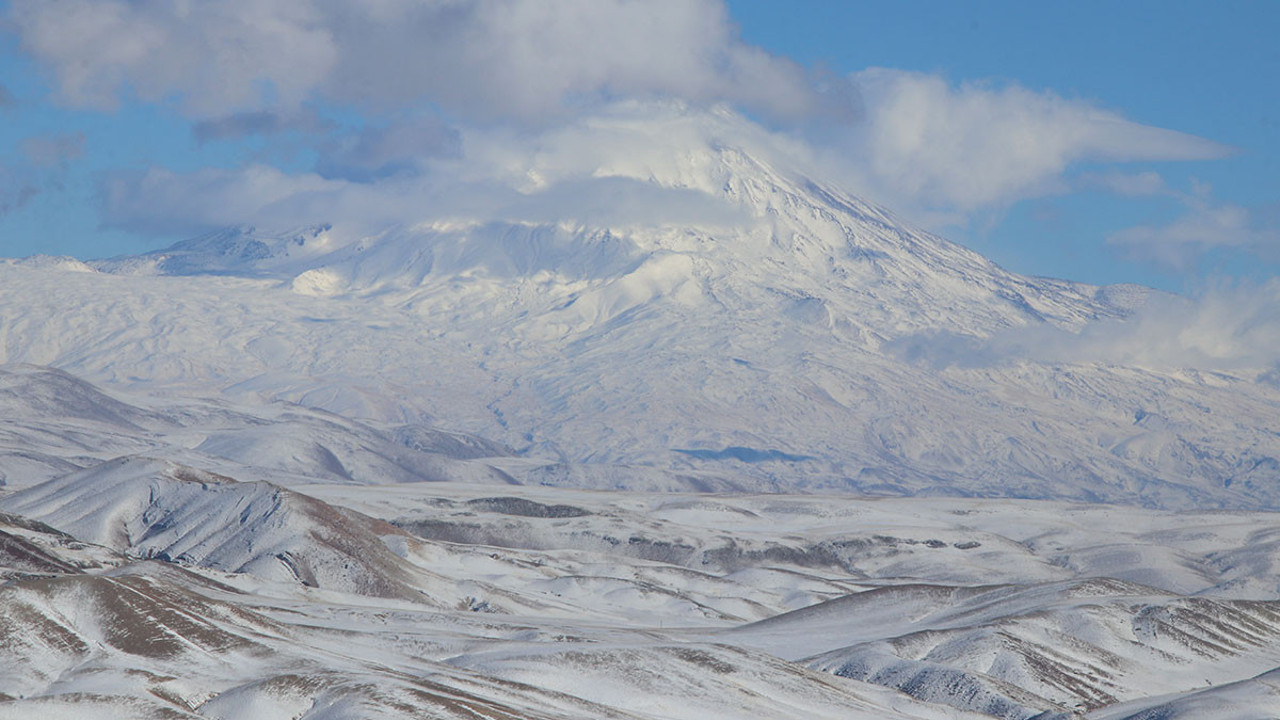 Ağrı Dağı beyaz gelinliğini giydi