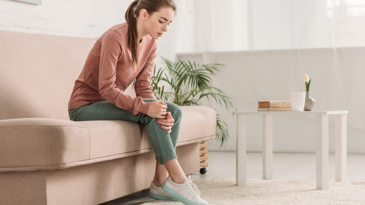 Huzursuz bacak sendromu kadınlarda daha fazla mı görünüyor? İşin uzmanları ne diyor? Bilim ne söylüyor?