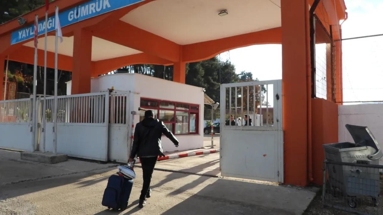 Suriyelilerin güvenli geçişi sürüyor! Yayladağı Hudut Kapısı'nda hareketlilik...