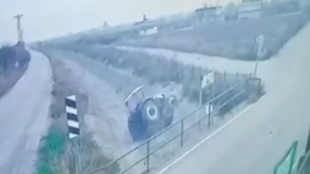 Kalp krizi geçiren sürücü, kullandığı traktörün altında kaldı