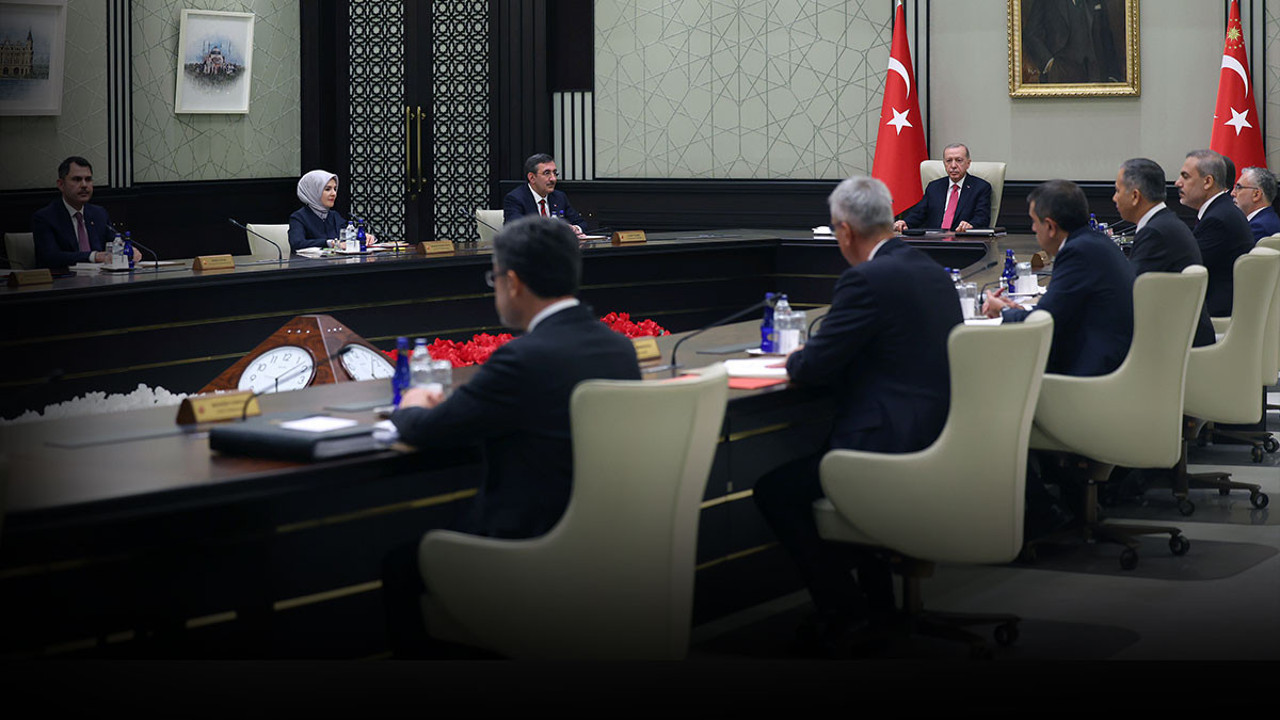 AKP'liler o bakandan rahatsız! Partide 'Vitrinimizi kaybediyoruz' endişesi