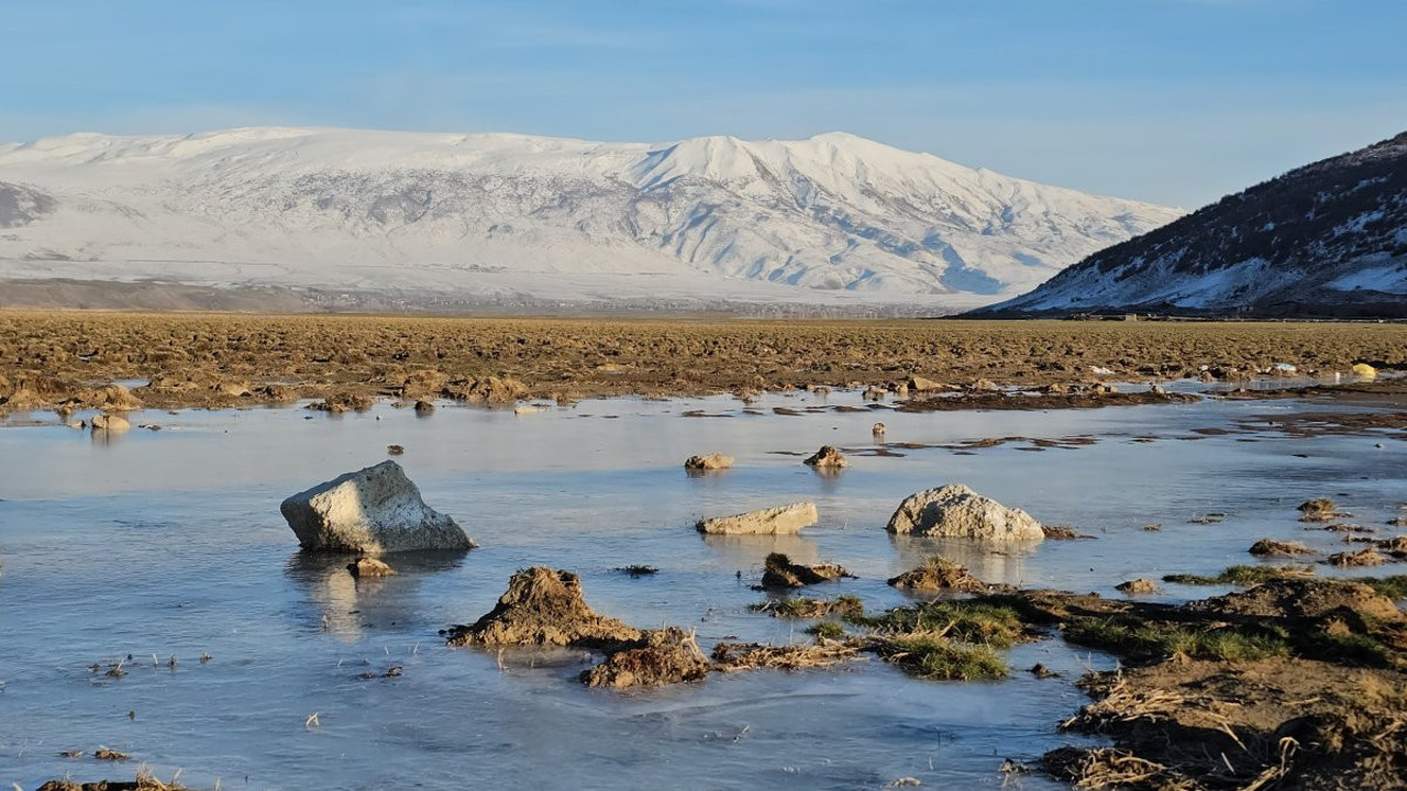 Bitlis’te birçok göl ve gölet dondu