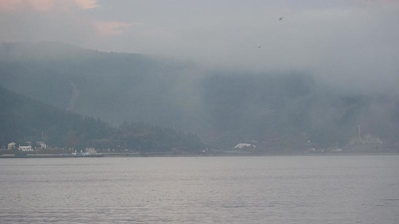 Çanakkale Boğazı'nda yoğun sis gemi trafiğini durdurdu